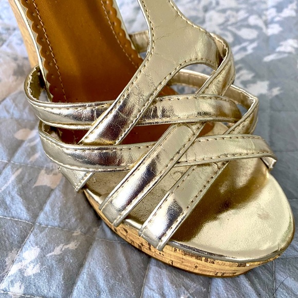 Sandals Heels Wedge Gold Size 8 1/2 - Picture 3 of 7